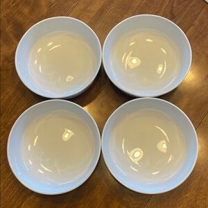 Set of 4 Centura Corning White Cereal / Soup Bowl.  (Goes with Tulips)